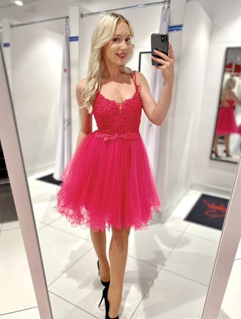 Sukienka krótka z tiulem i wiązanym tyłem fuksja