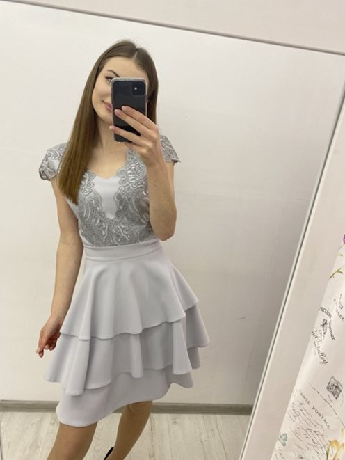 Sukienka koronka falbany krótki rękaw szary