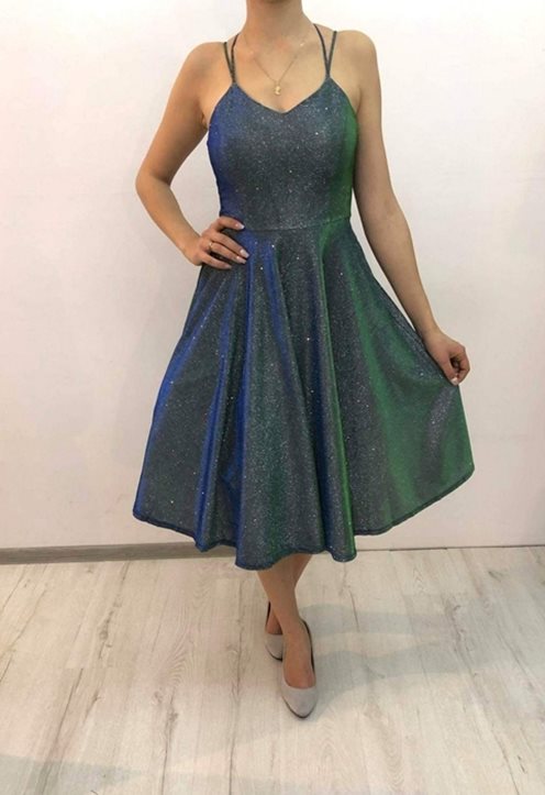 Sukienka za kolano na ramiączkach błyszcząca zielo