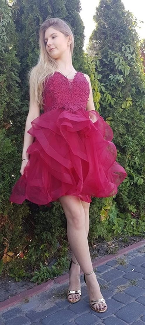 Krótka sukienka tiulowa falbany bordo