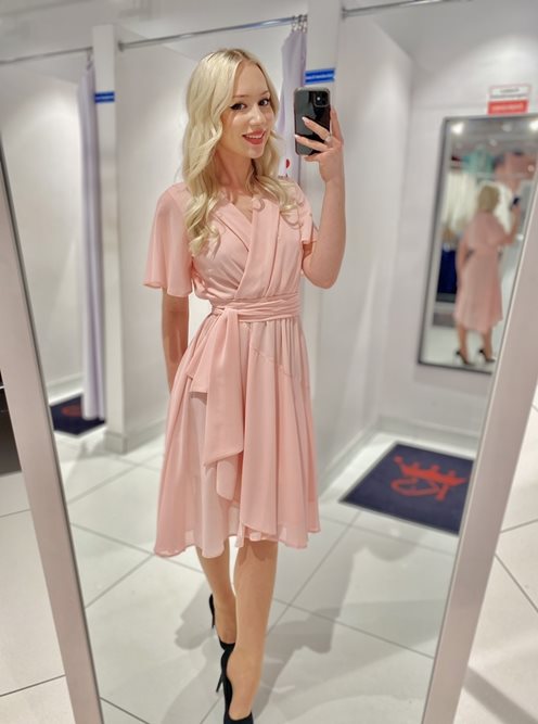 Sukienka midi z rękawem i gumką róż