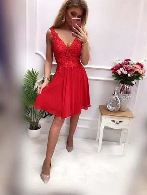 Krótka sukienka ozdobne kamyczki czerwona