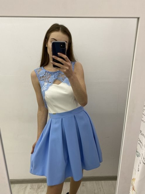 Sukienka rozkloszowana błękitna koronka