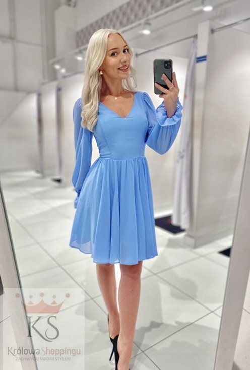 Sukienka krótka długi rękaw połysk błękit