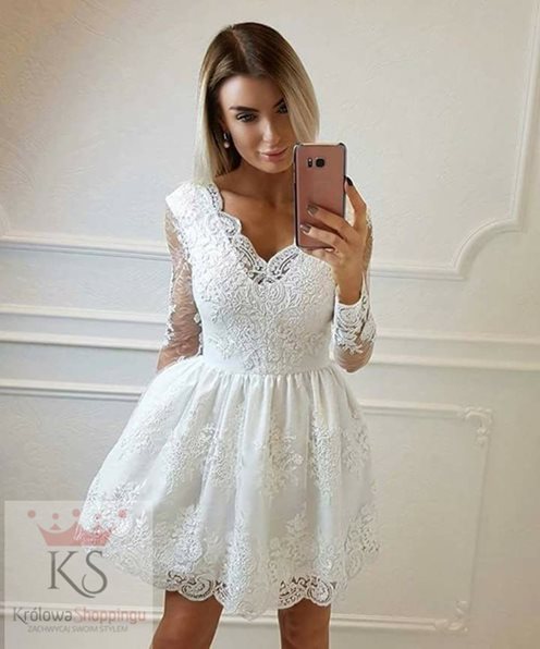 Rozkloszowana sukienka na długi rękaw biały