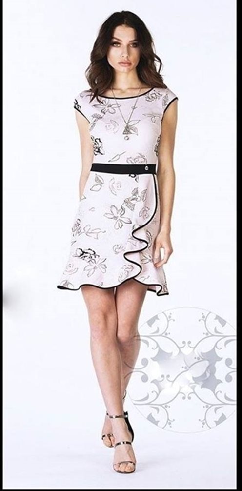 Sukienka z falbanką czarne wzory róz