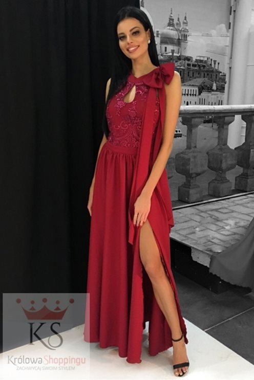 Długa sukienka z łezką bordo