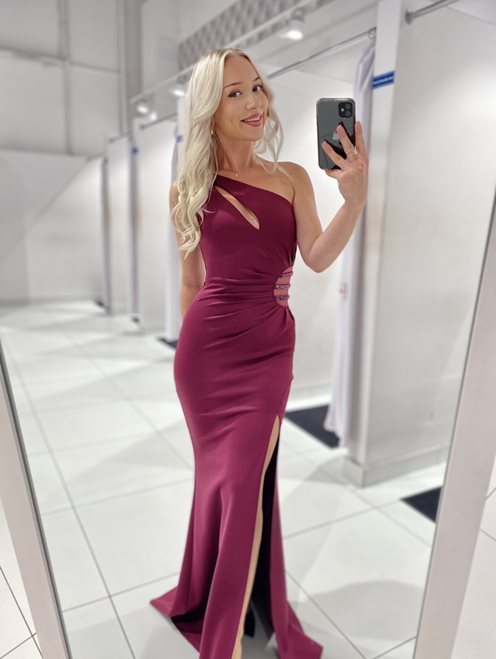 Sukienka długa na jedno ramię ze zdobieniem jagoda