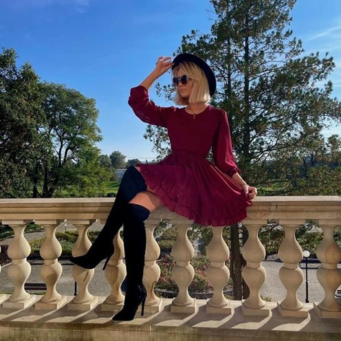 Sukienka krótka ze ściągaczem w talii matowa bordo