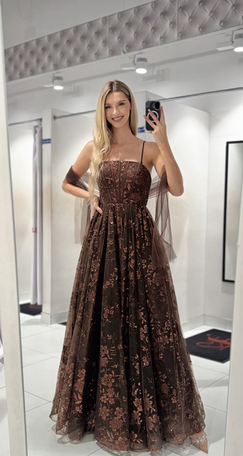 Sukienka długa tiulowa zdobiona brokatem czekolada