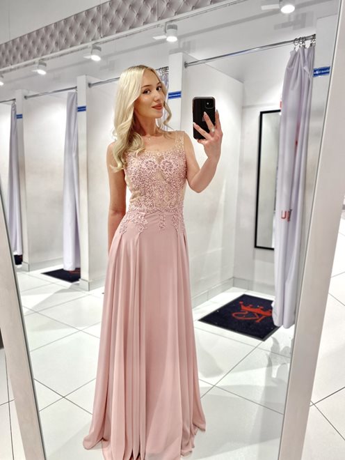 Długa sukienka zabudowana cekiny i kamyczki róż