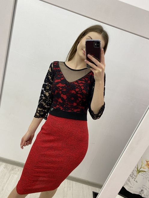 Sukienka na długi rękaw kwiatki czerwony