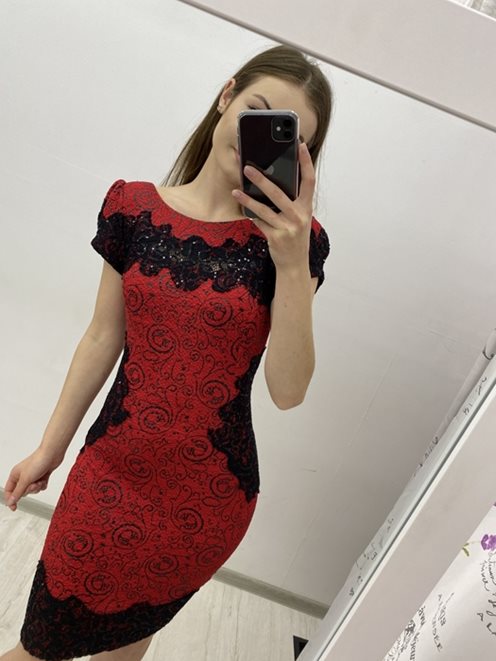 Sukienka dopasowana wzorki koronka czerwony