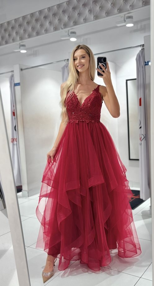 Długa sukienka tiul falbany na ramiączkach bordo