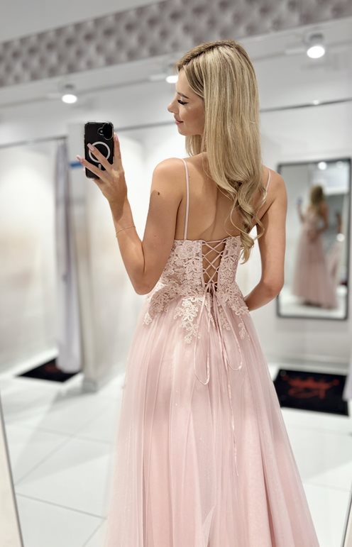 Sukienka długa tiulowa zdobiona delikatna róż