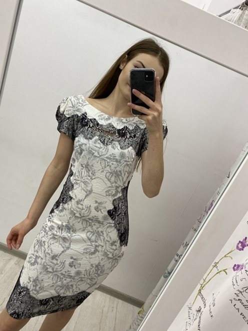 Sukienka dopasowana wzorki koronka czarny-biały