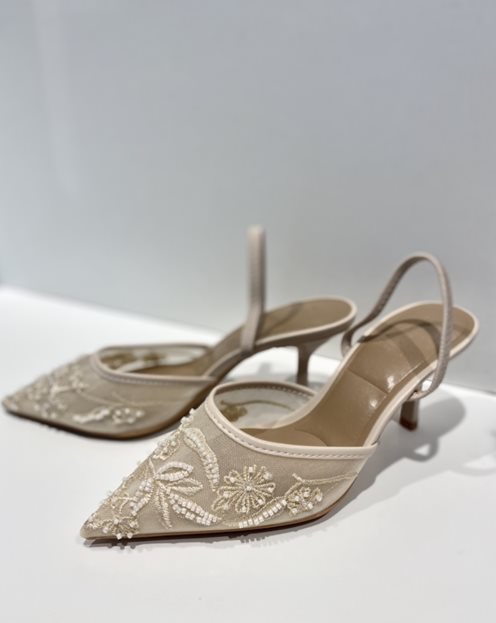 Czółenka z koronką beż