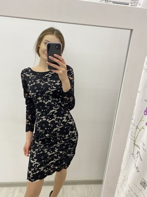 Sukienka dopasowana długi rękaw czarny/beż