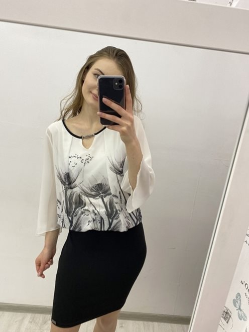 Sukienka z chowaną narzutką