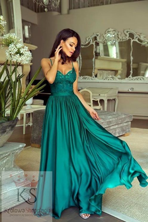 Długa sukienka na cienkich ramiączkach zielony