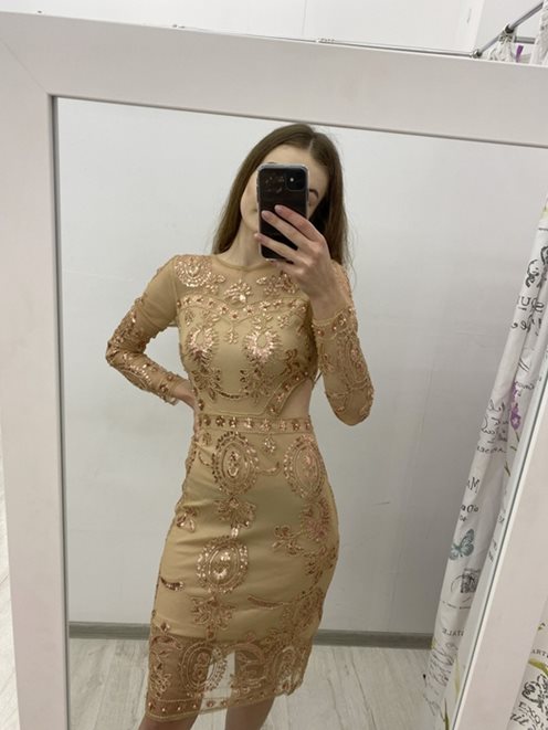 Sukienka krótka z długim rękawem wycięcie złoto