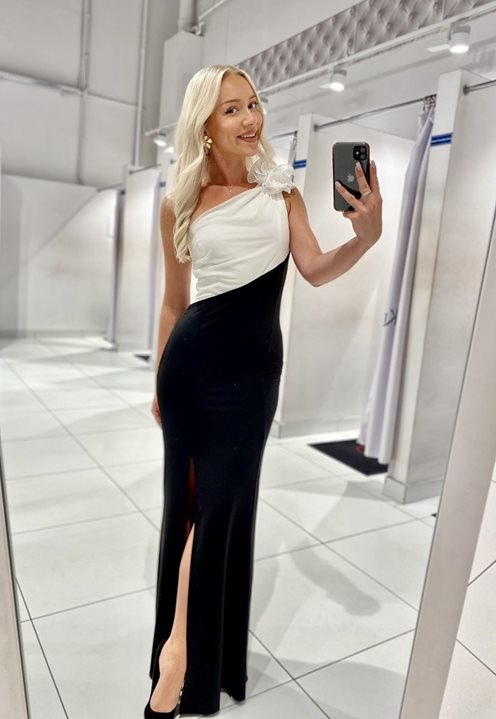 Sukienka długa jedno ramię ozdobne róże biel-czerń