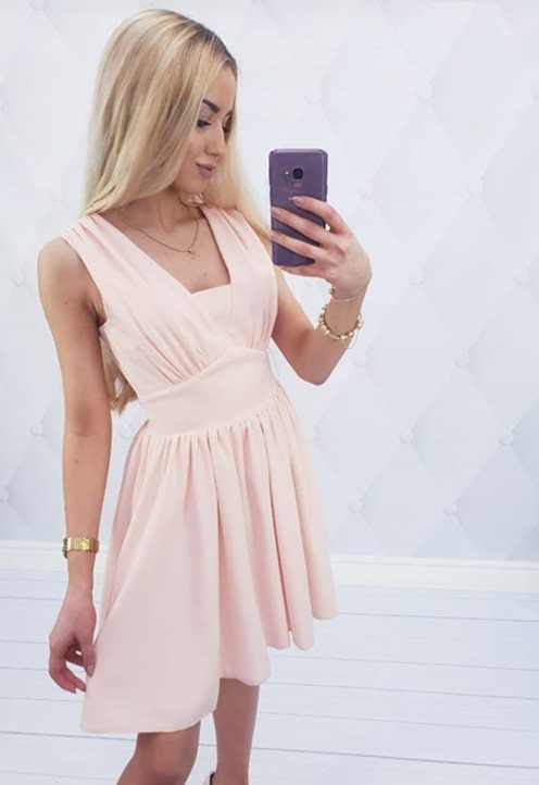 Sukienka gładka odcinana w pasie róż pudrowy