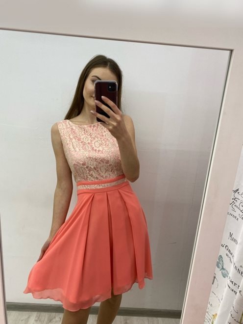 Sukienka z tiulem i koronką koral