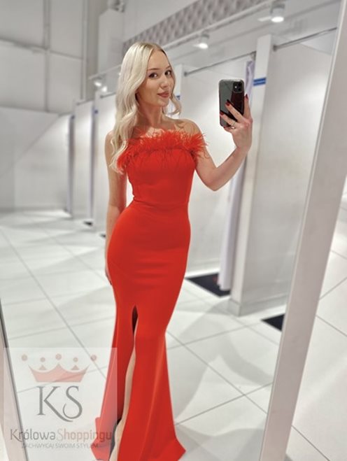 Sukienka długa dopasowana ozdobne pióra czerwona