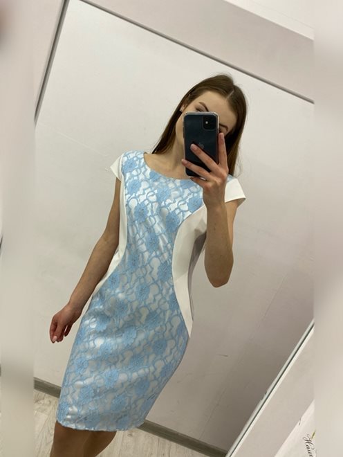 Sukienka koronkowy przód ołówkowa błękit