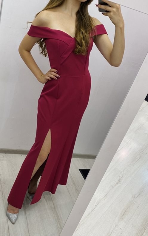 Długa sukienka na ramiączkach dopasowana bordo