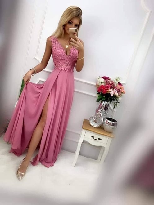 Długa sukienka z wycięciem v przód i tył róż