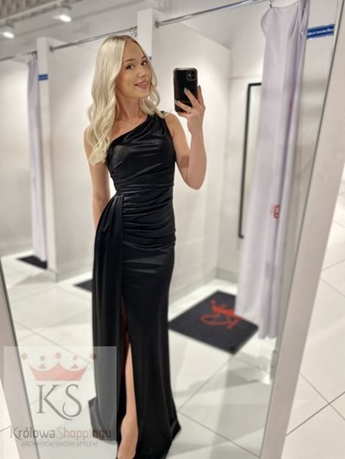 Sukienka długa dopasowana satyna na ramię czerń