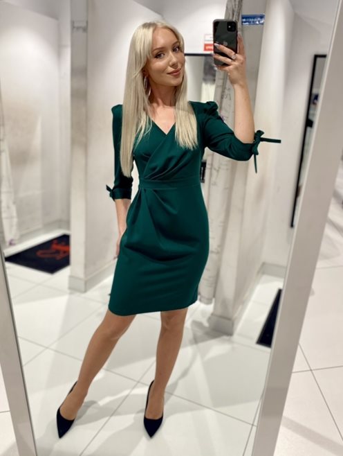 sukienka krótka z zakładanym dekoltem rękawzielona