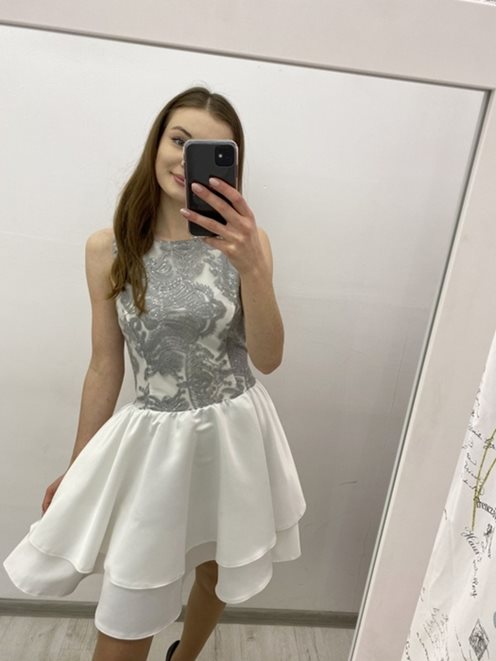 Sukienka falbankowa bez dekoltu biel