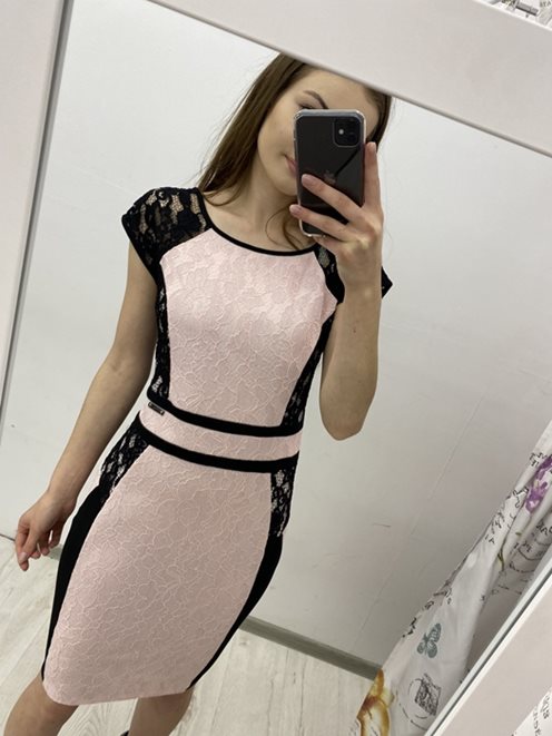 Sukienka ołówkowa koronką róż/czarny