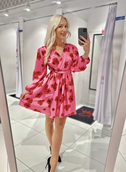 Sukienka krótka z ściągaczem w talii różowa