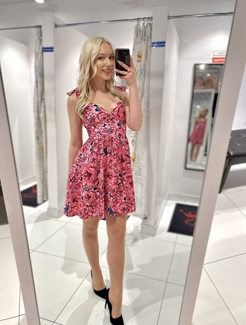 Sukienka krótka wiązane ramiączka kwiaty róż