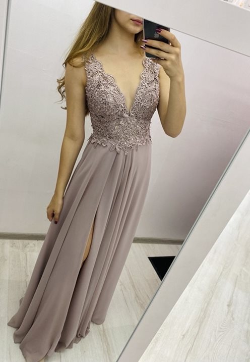 Długa sukienka z wycięciem v szary