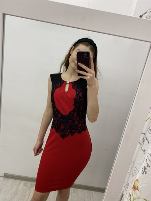 Prosta sukienka koronka czarny/czerwony