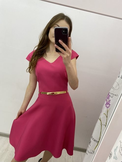 Sukienka gładka serek z paseczkiem fuksja