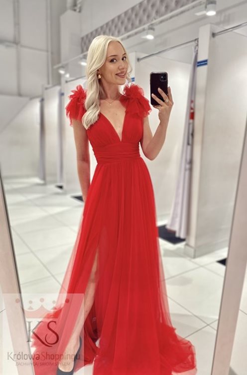 Sukienka długa tiul ozdoba na ramionach czerwień