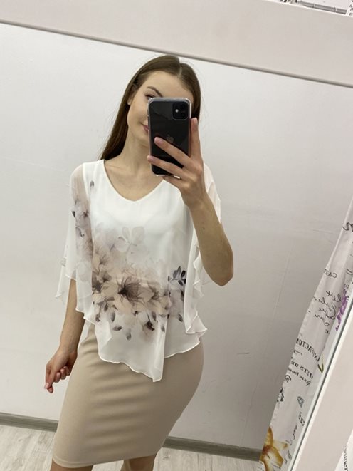 Sukienka krótka maskująca motylek biało-beżowa