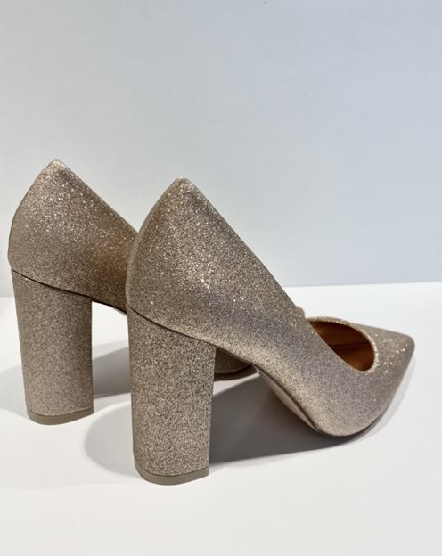 Czółenka na słupku brokatowe złoto