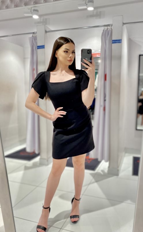 Sukienka krótka dekolt krótki rękawek czerń