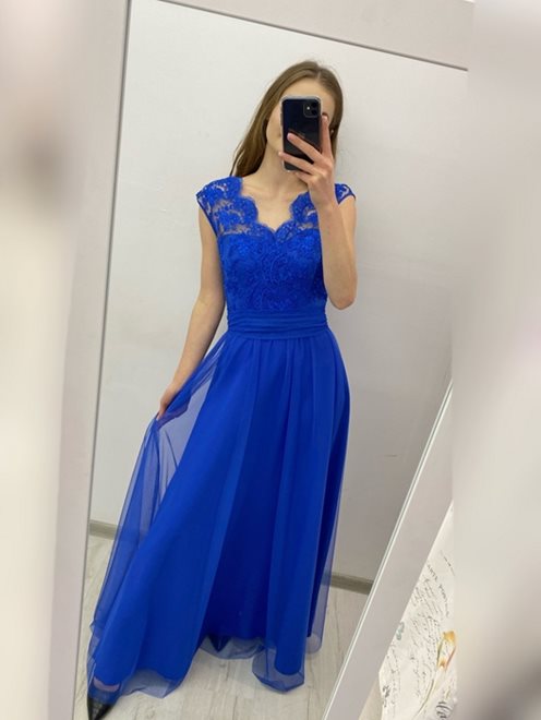 Długa suknia tiulowa