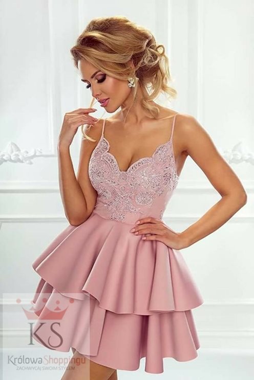 Sukienka na ramiączkach falbanki róż