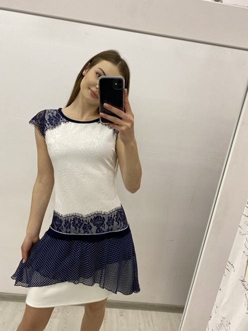 Sukienka koronka szerszy dół biel granat