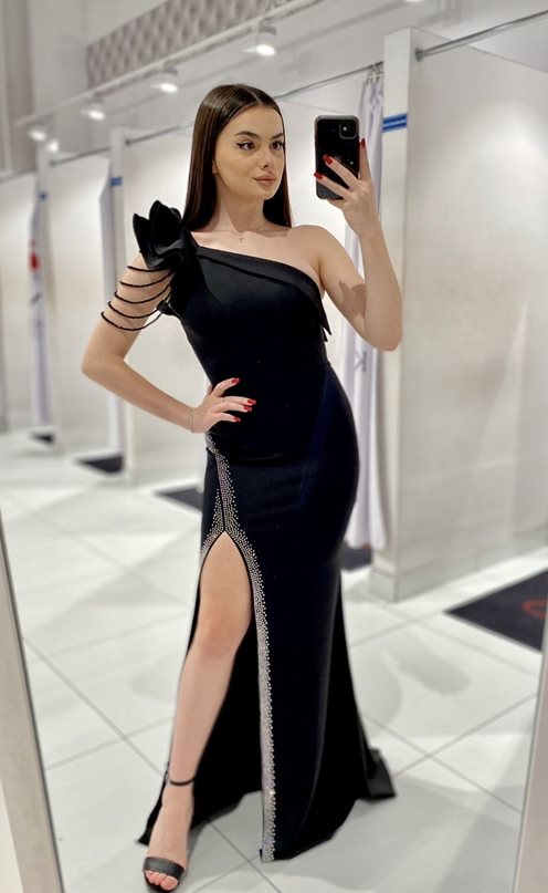 Sukienka długa asymetria zdobione rozcięcie czerń