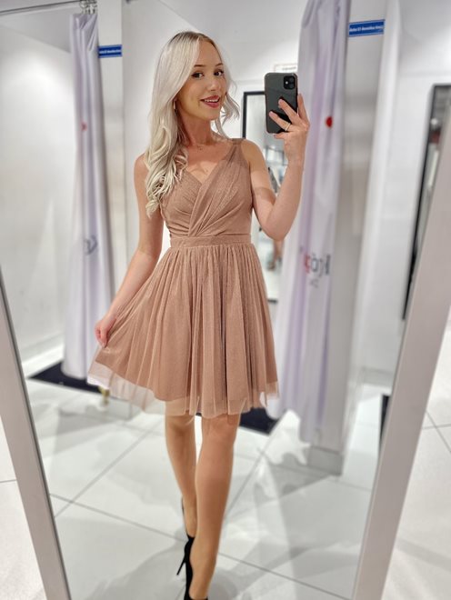 Sukienka krótka błysk na ramiączkach brąz